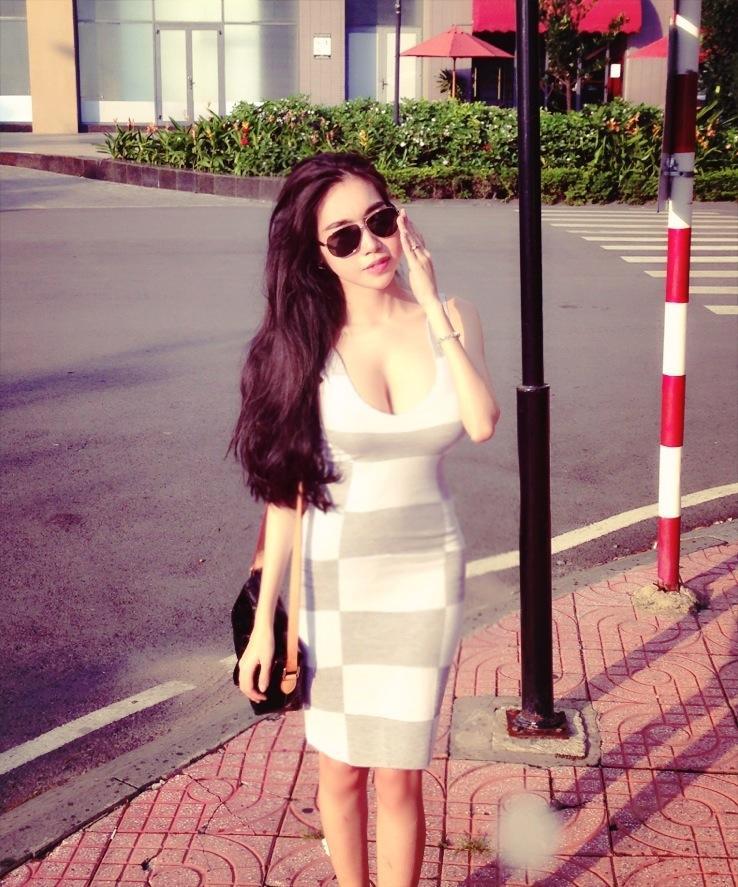 2个女教师互换着玩